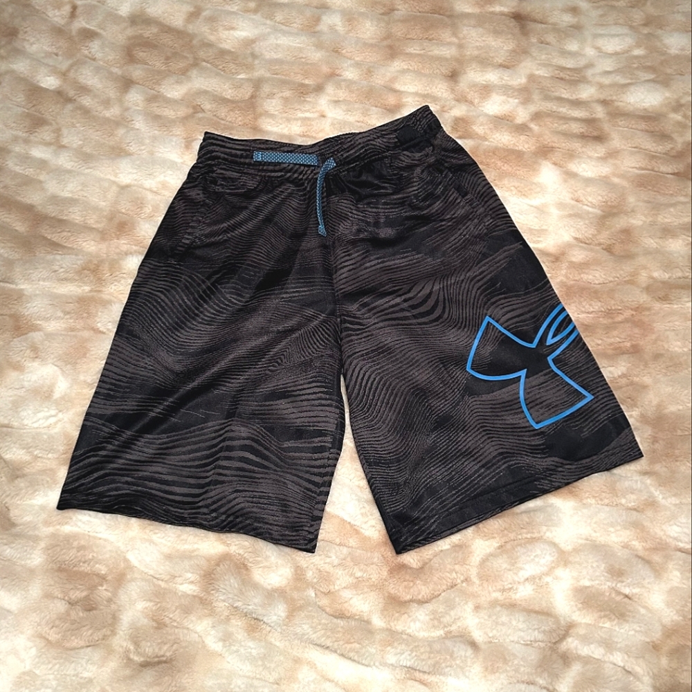 *NWOT* Black & Grey Under Armour Shorts. Size Boys Large.